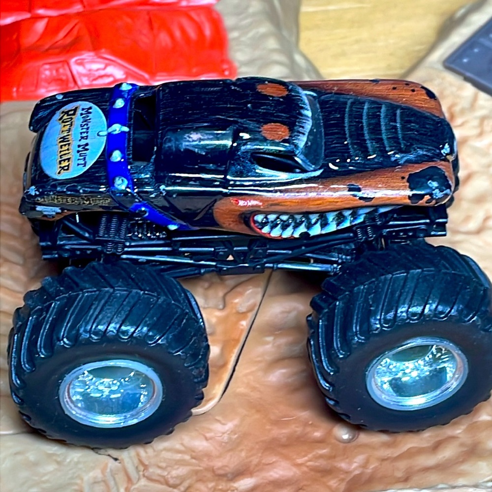 Monster Mutt Rottweiler - Picture 3 of 3